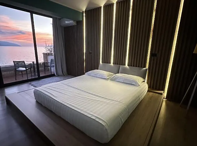 מלון Inn Hotel 4*
